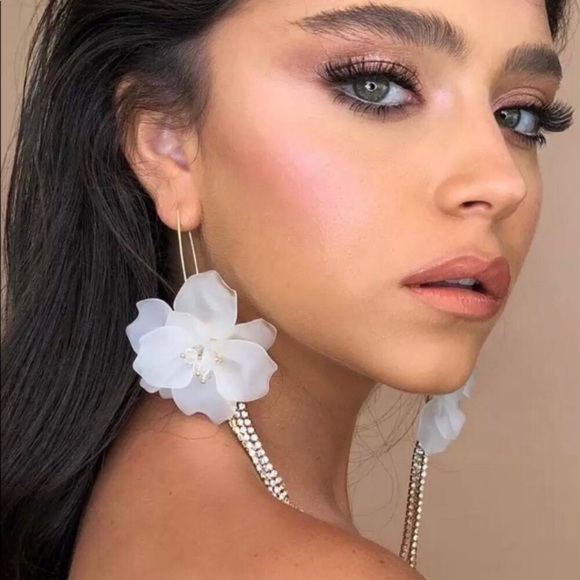 🤍new. resin flower tassel earrings - Picture 2 of 11